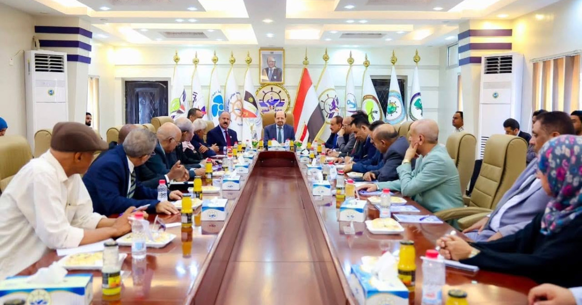 رئيس الوزراء يستعرض أوضاع قطاعات النقل مع قيادة وزارة النقل ويوجه برفع مستوى الجاهزية للتعامل مع أي طارئ